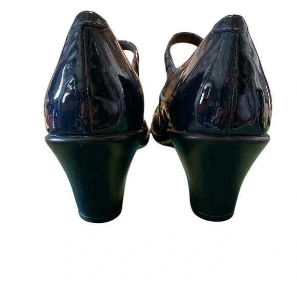 Wen & Where Blue Patent Leather Shoes. Size 9 - Picture 4 of 7